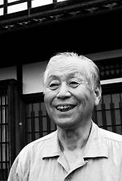 入道忠靖さん（「砺波に疎開した大澤雅休展」実行委員長）